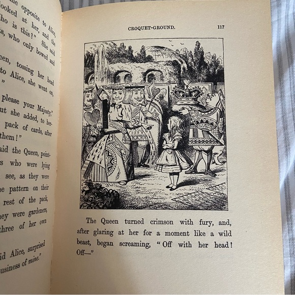 HARD COVER ALICE’S ADVENTURES IN WONDERLAND - Picture 2 of 6
